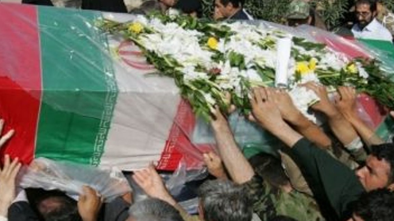 Iranischer Geheimdienstchef beschuldigt USA und Israel mit Attentat auf Chamenei