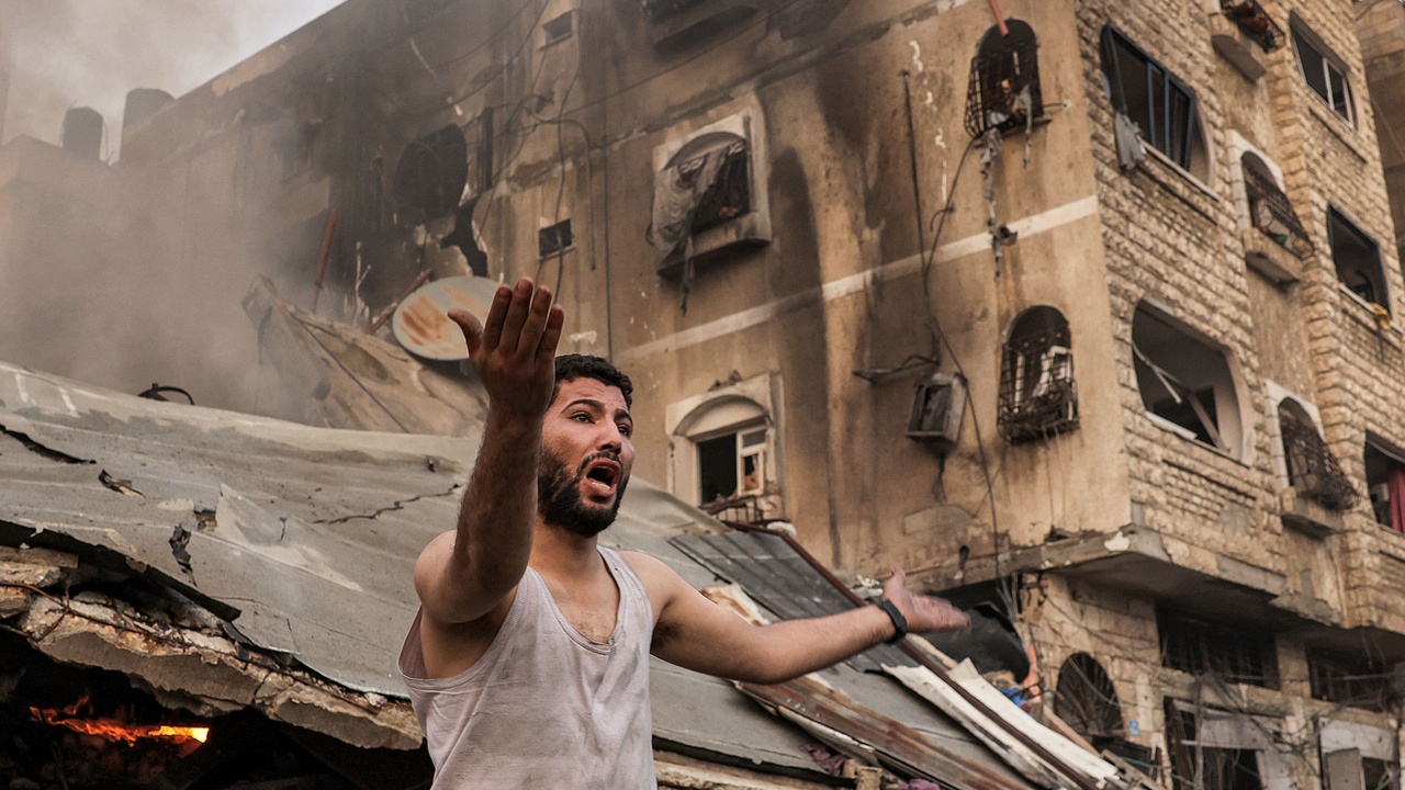 Israel greift Gaza mit schweren Bombenangriffen an