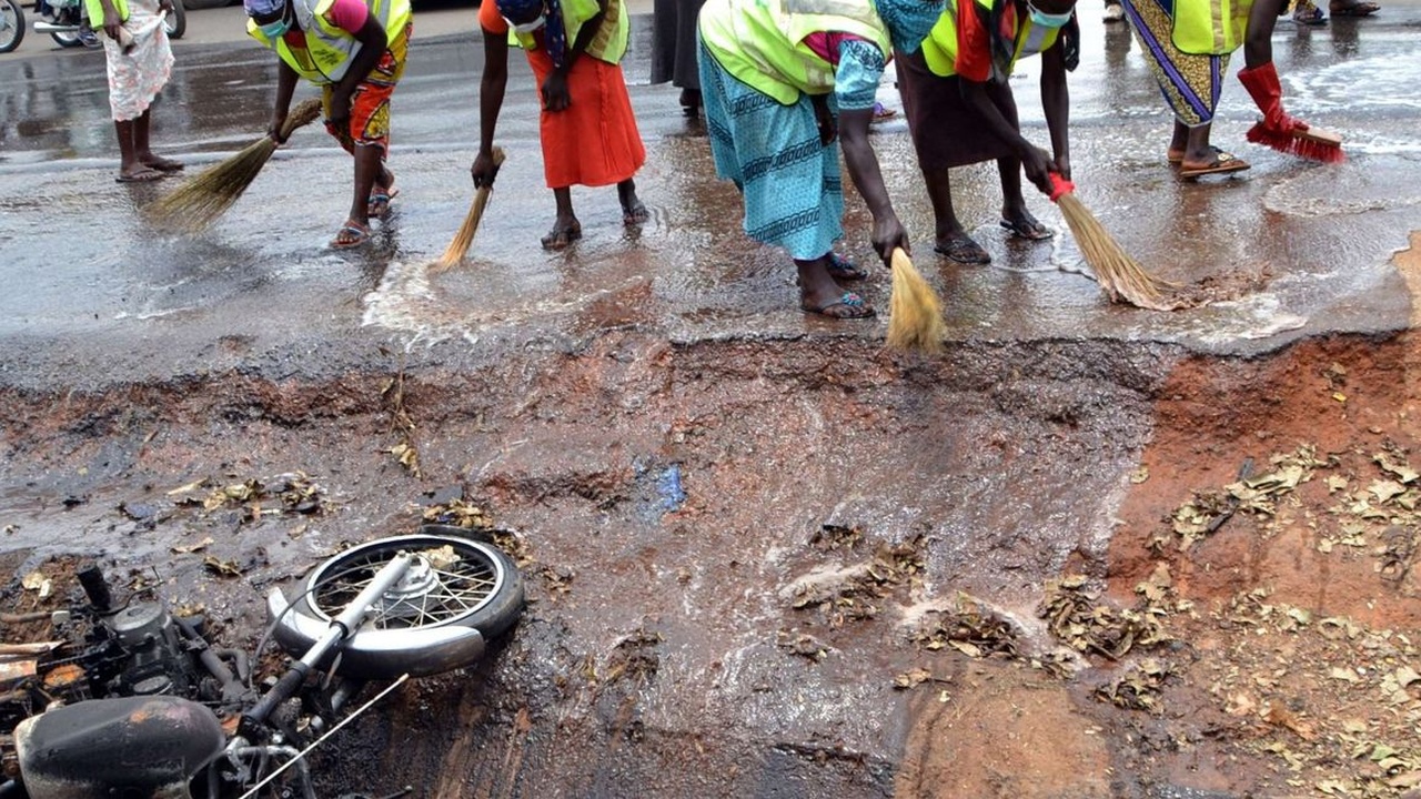 Nigeria-Attentate: 25 Schülerinnen entführt, Sicherheitskräfte suchen nach Entführern