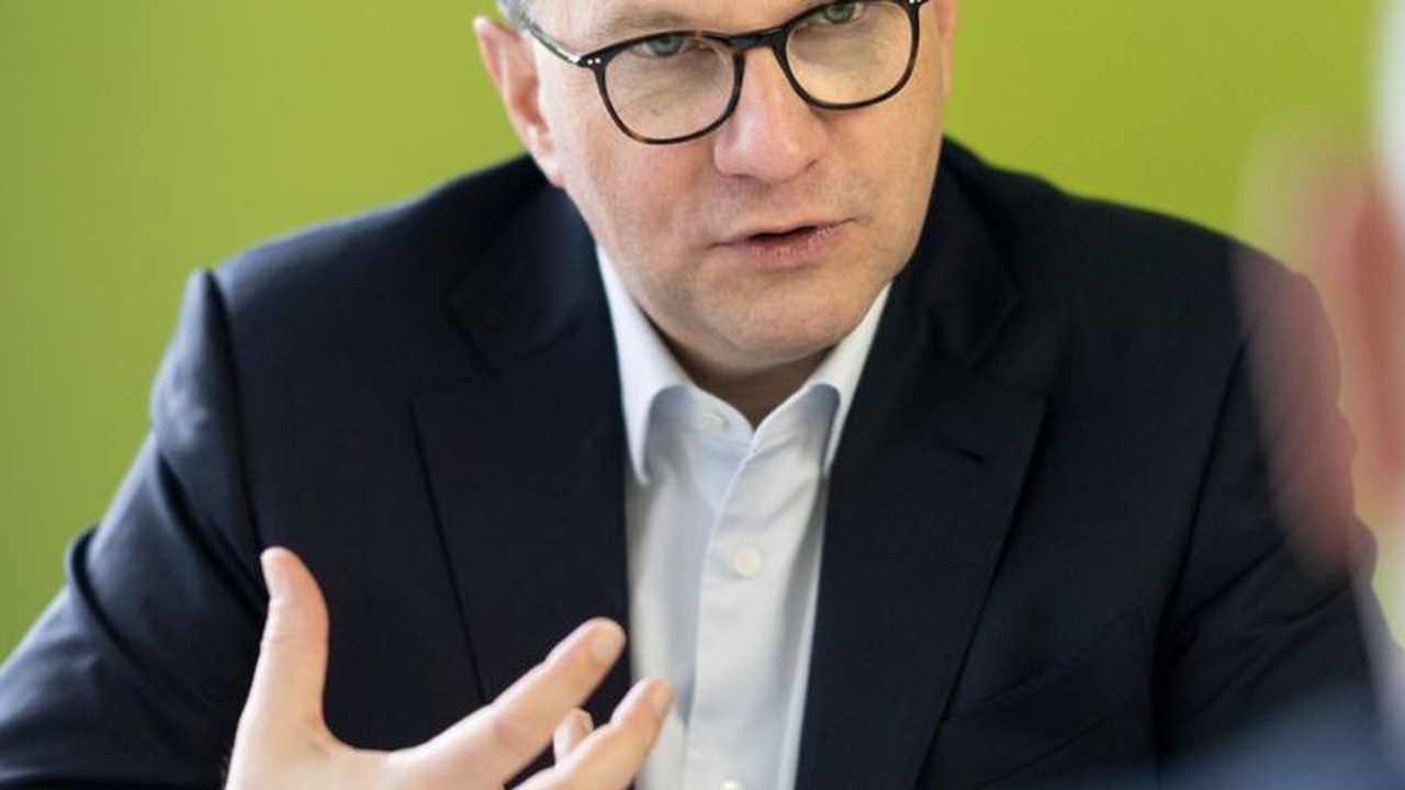 Lawrow kritisiert deutsche Wiedervereinigung als "Übernahme"