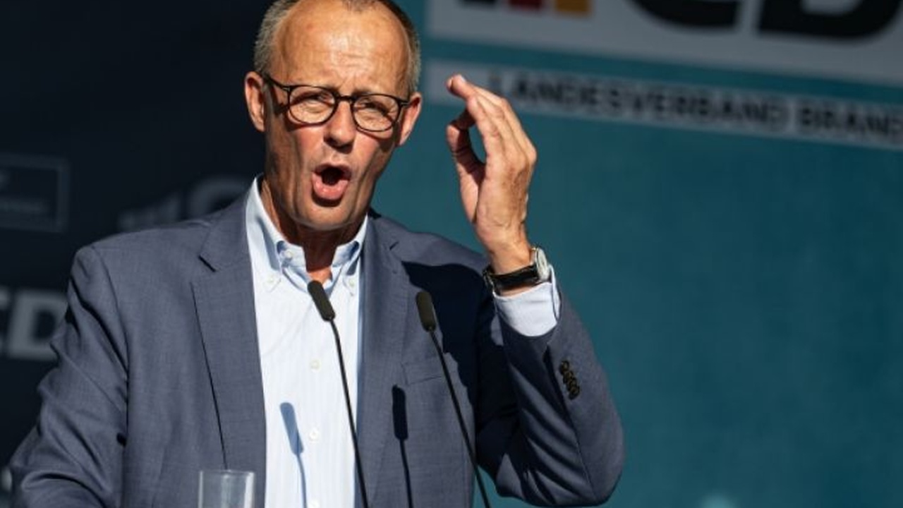 Politische Stimmung bleibt stabil, Merz erreicht historischen Tiefpunkt