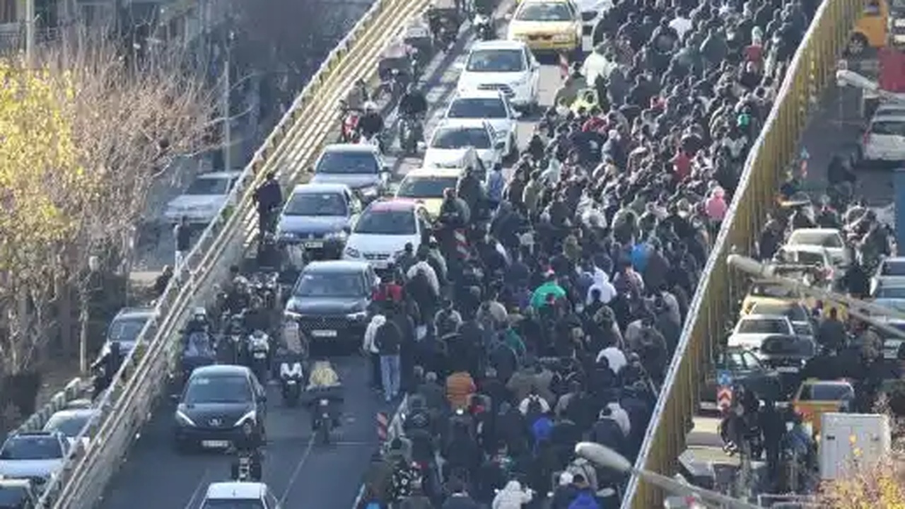 Proteste im Iran: Volkszorn gegen islamistisches Regime