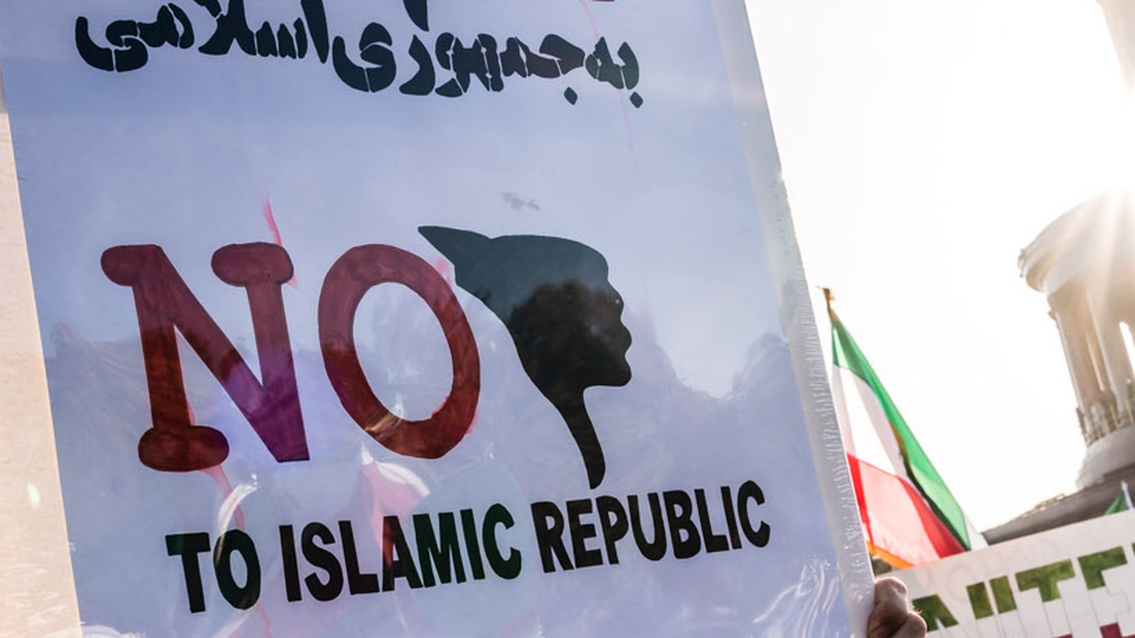 Große Demonstration gegen Irans Mullah-Regime auf der Theresienwiese