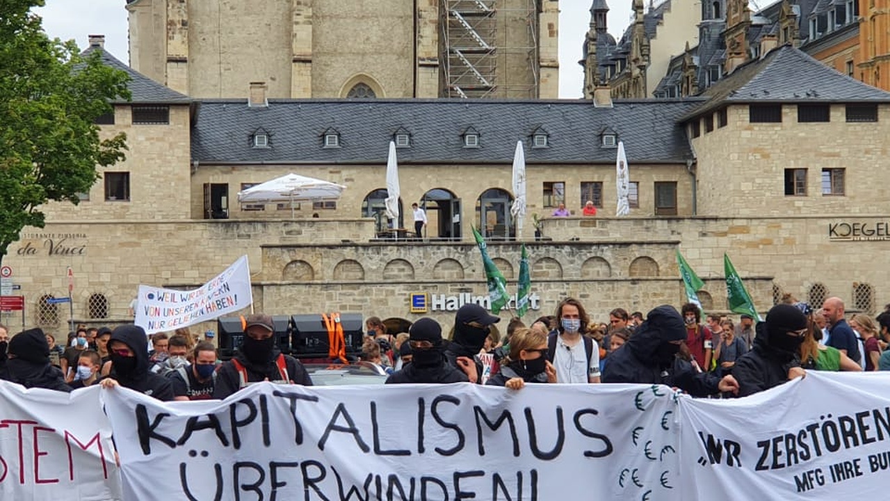 Linksextremisten blockieren Berlin-Autobahn und werfen Klimaaktivisten vor Betrug
