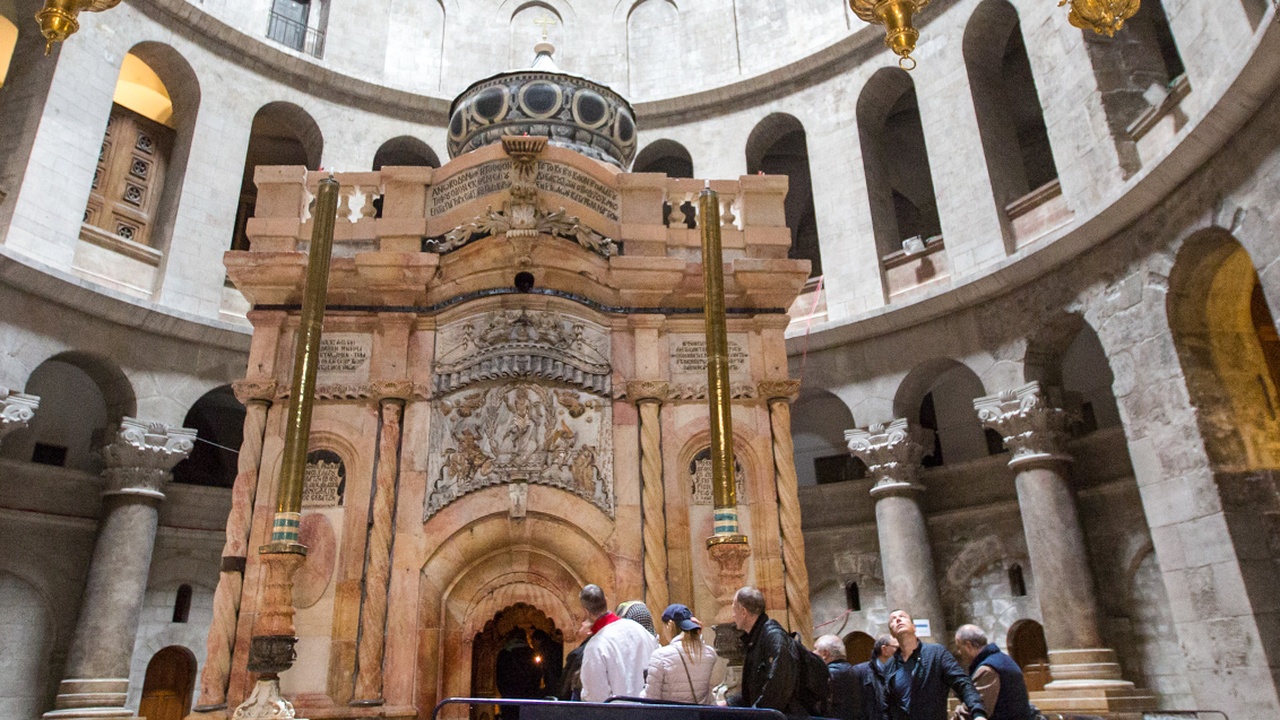 Israel lässt Kardinal in Grabeskirche beten trotz Polizeibeschränkungen