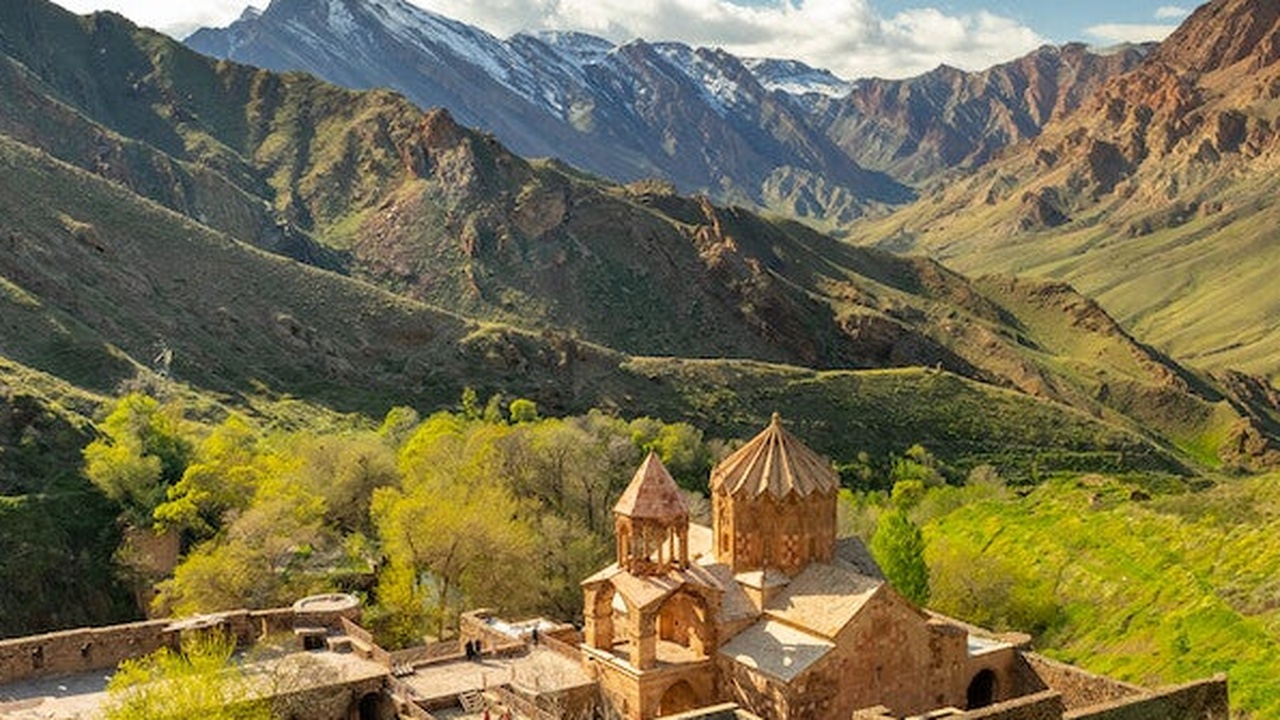 Kritik an westlichen Regierungen und Medienberichterstattung nach Angriff auf iranische Grundschule