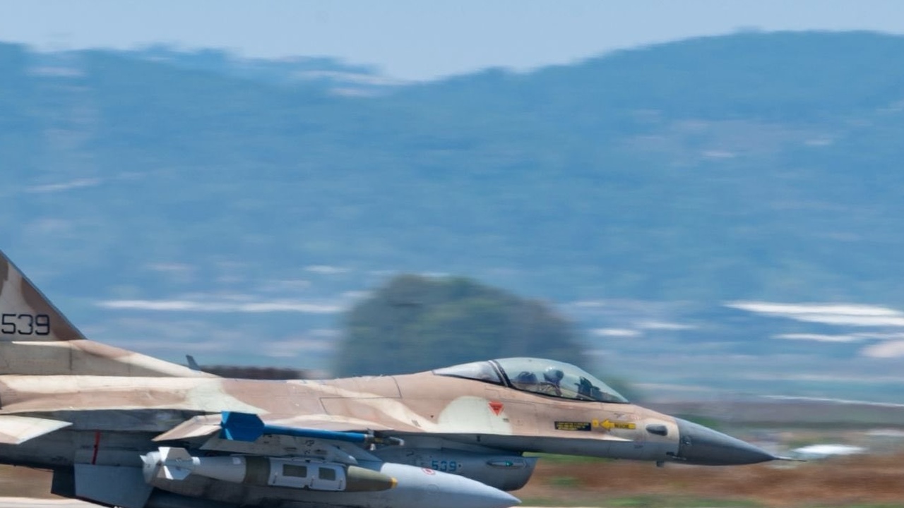 Regime-Broadcaster bedroht iranische Fußballspieler für Stille während Nationalhymne